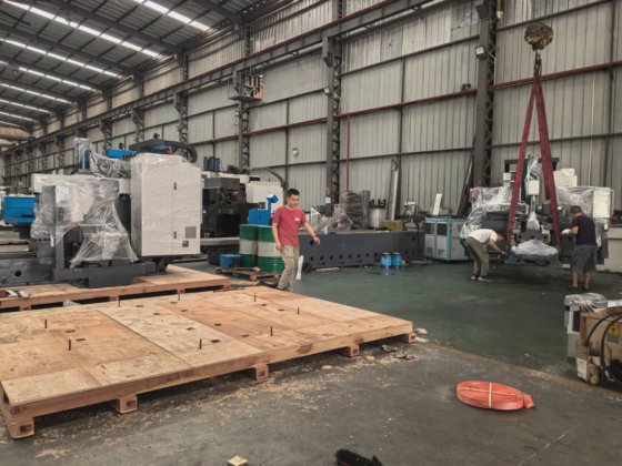 ハマイ金型ベースの高速切削能力を持つCNCツインヘッドフライス盤