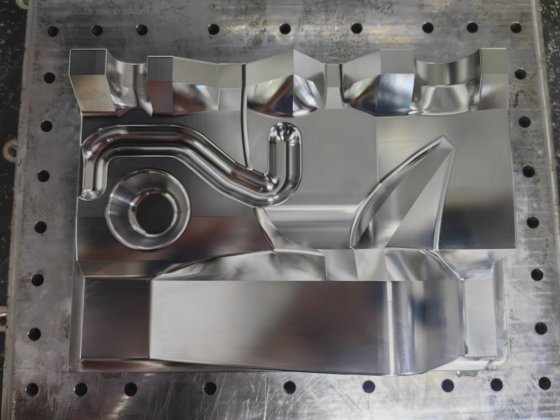 エストップ信頼性の高い高速加工センター、CE認証を持つプロフェッショナル工場からの提供、セカンドハンドのマキノ機械の代わりに。