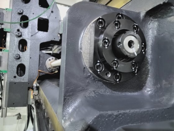 牧野式超精密喷丝板加工高速 5 轴加工中心