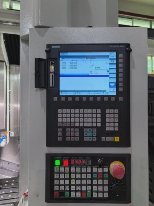 与 Mazak 精密加工机相同 CNC 高速加工中心