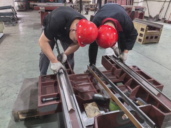 Máquina de Moagem CNC Horizontal