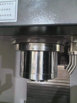 マキノ機械の高技術垂直加工センターは、金属切削のための品質サービスを提供します。