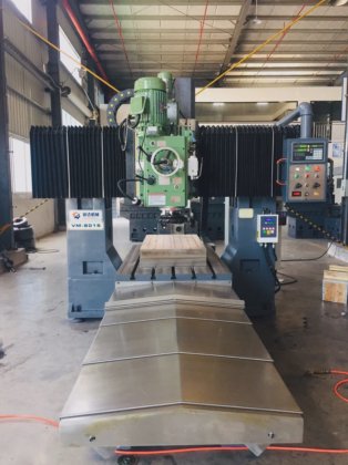 高性能立式铣床，带用于模具加工的主轴电机 22kw 与 Mazake Mill