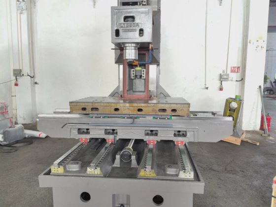 高价垂直加工中心 工厂价 CNC 机床中心 用于模具加工