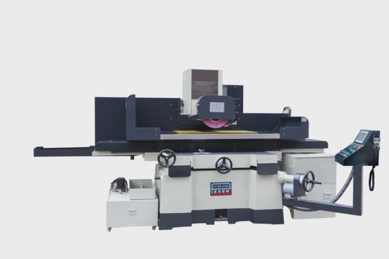 用于核反应堆部件的坚固型马鞍式转台磨床，采用抗辐射设计，与美国肯特规格磨床类似