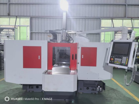 用于模具加工的数控双头铣床：质量与哈迈品牌铣床相同