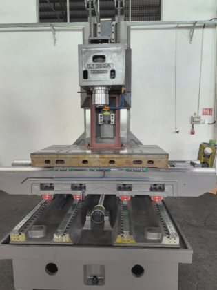 Estop 用于模具制造的高精度立式 CNC 加工中心 Vmc-1580nc