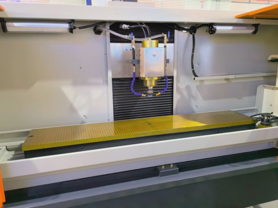 岡本スタイル 0.01mm 精度公差表面研削盤 CNC研削機械