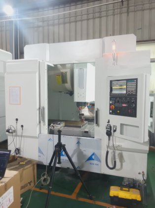 エストップ CNC 垂直加工センター 流体チャンネル 加工