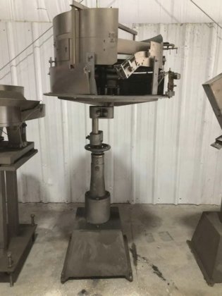 Tin Can Capping System Accumulation