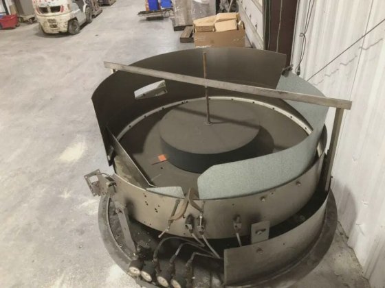 Tin Can Capping System Accumulation