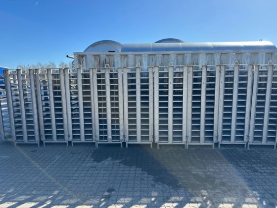 带支架的奶酪盐水槽