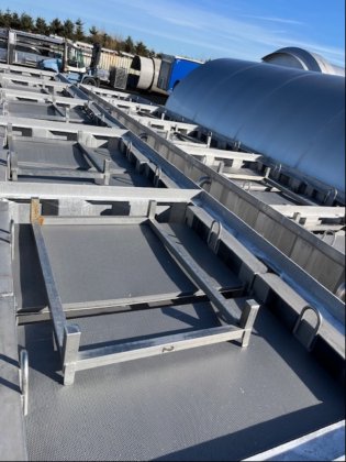 带支架的奶酪盐水槽