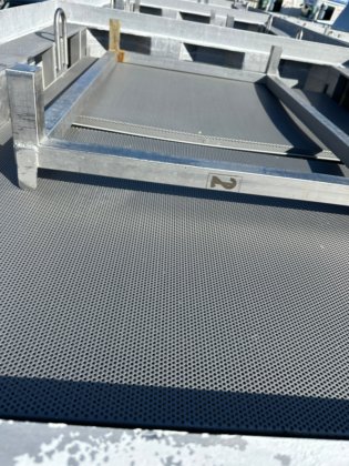 带支架的奶酪盐水槽