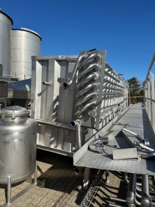 带支架的奶酪盐水槽