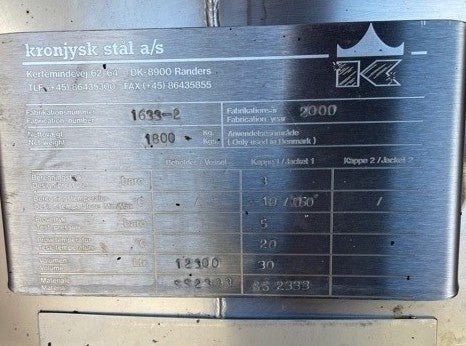 縦型断熱タンク 12.300L