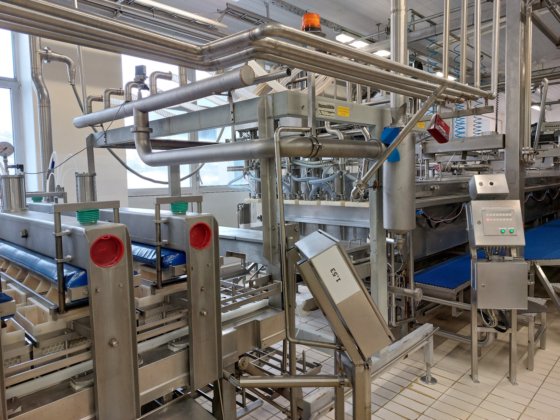 酪農チーズプレス工場