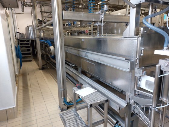 酪農チーズプレス工場