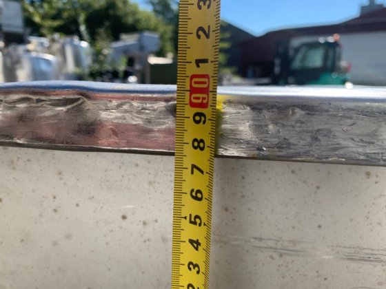 带奶酪模具的手推车