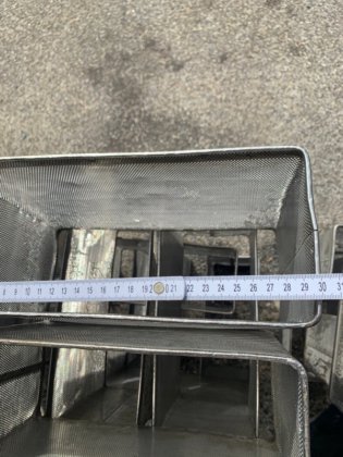 带奶酪模具的手推车