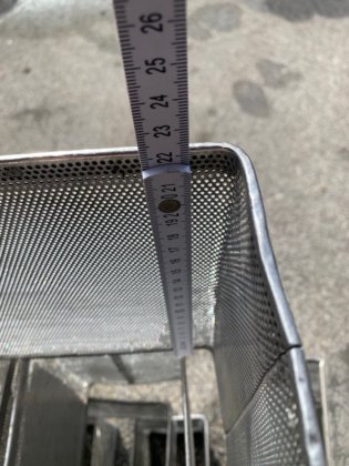 带奶酪模具的手推车