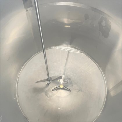 撹拌機付き垂直タンク 15.000L