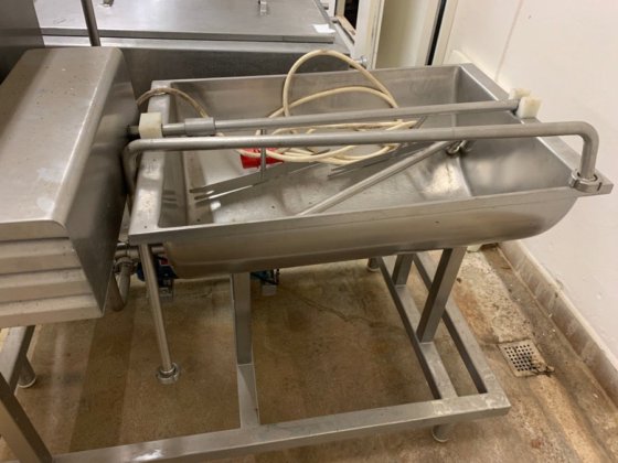 带搅拌的小型奶酪桶