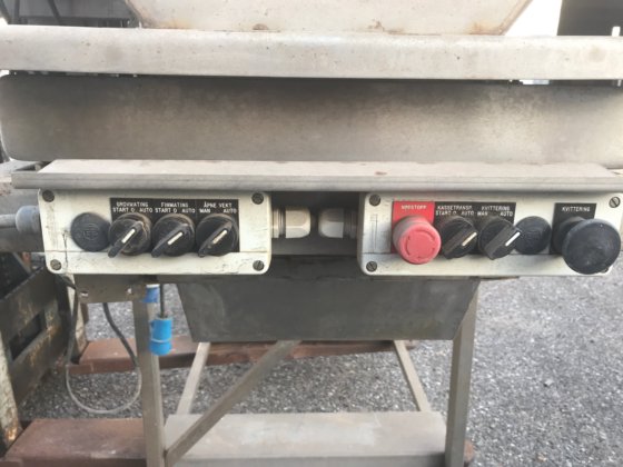 双散装喂料机。