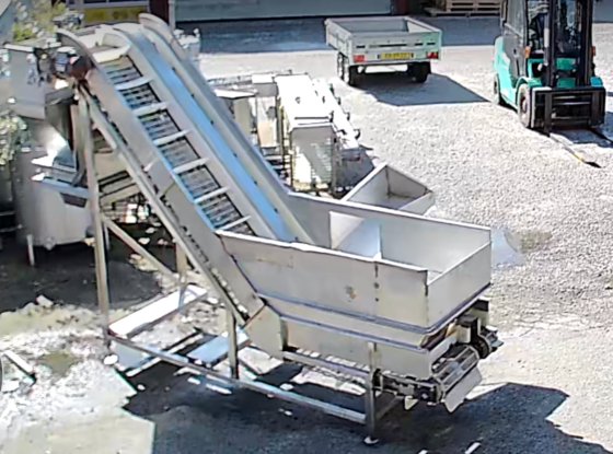 双散装喂料机。