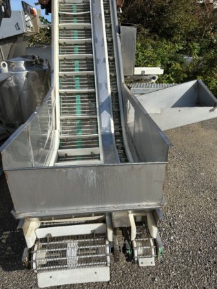 双散装喂料机。