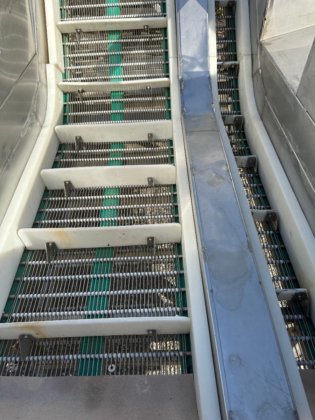 双散装喂料机。