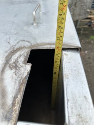 带泵的方形容器