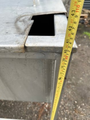 带泵的方形容器