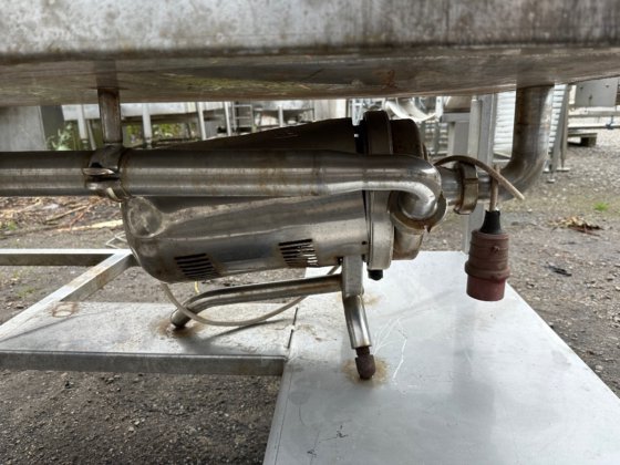 带泵的方形容器