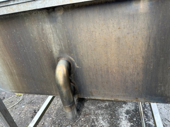 带泵的方形容器