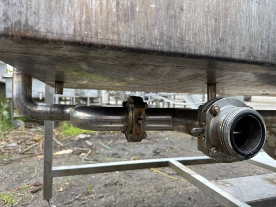 带泵的方形容器