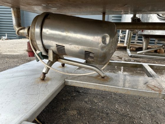 带泵的方形容器