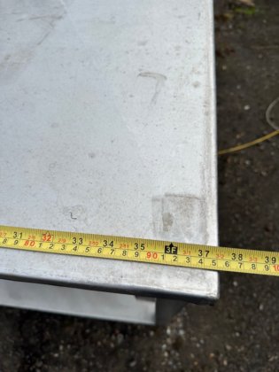 带泵的方形容器