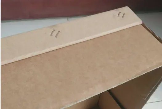 Semi-automatische kartonstitchmachine