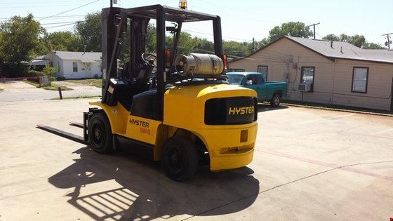 2000 Hyster H80XM Pneumatic Tire