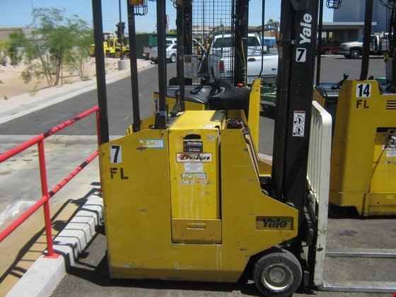 Yale ESCO25ABN Electric Electric Stand