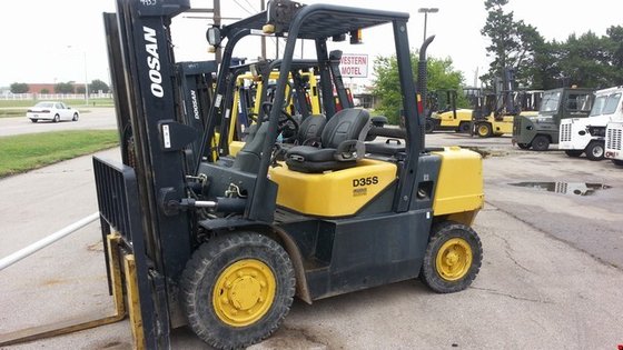 2008 Doosan D35S Diesel Pneumatic