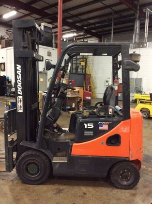 2009 Doosan D15S-5 Diesel Pneumatic