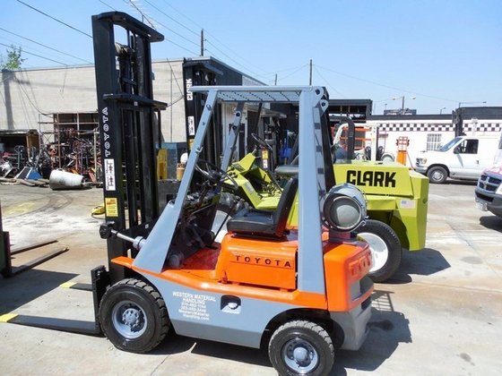 1974 Toyota 3FGH15 Pneumatic Tire