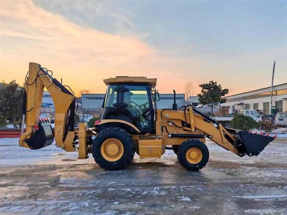 2015 CAT 420F BACKHOE LOADER