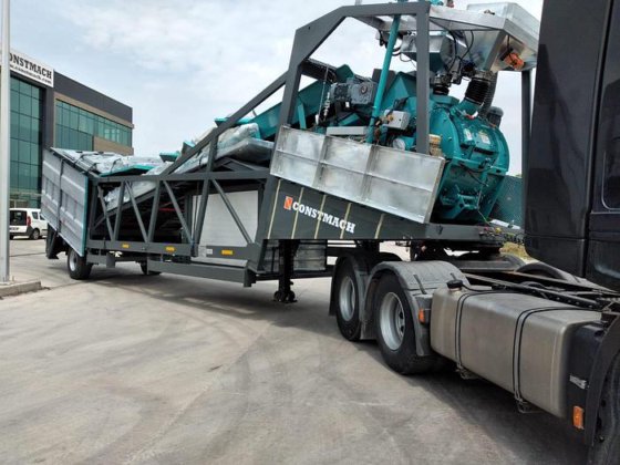 Constmach 生产的全移动式混凝土搅拌站 30 立方米/小时