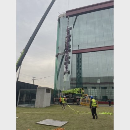 最大のキャンバーグラスユニットの設置リフター