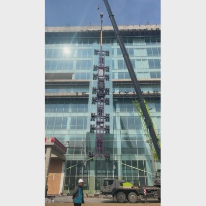 最大のキャンバーグラスユニットの設置リフター