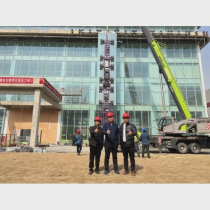 最大のキャンバーグラスユニットの設置リフター