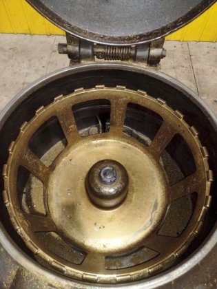 Chip-Spinner vom Trägertyp Barrett 1200-E.